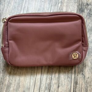 Lululemon everywhere belt bag